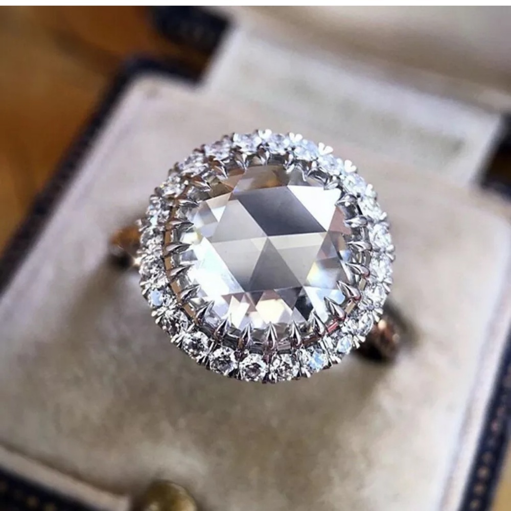 Gorgeous925 Silver Round Cut White Sapphire Ring - Picture 4 of 7